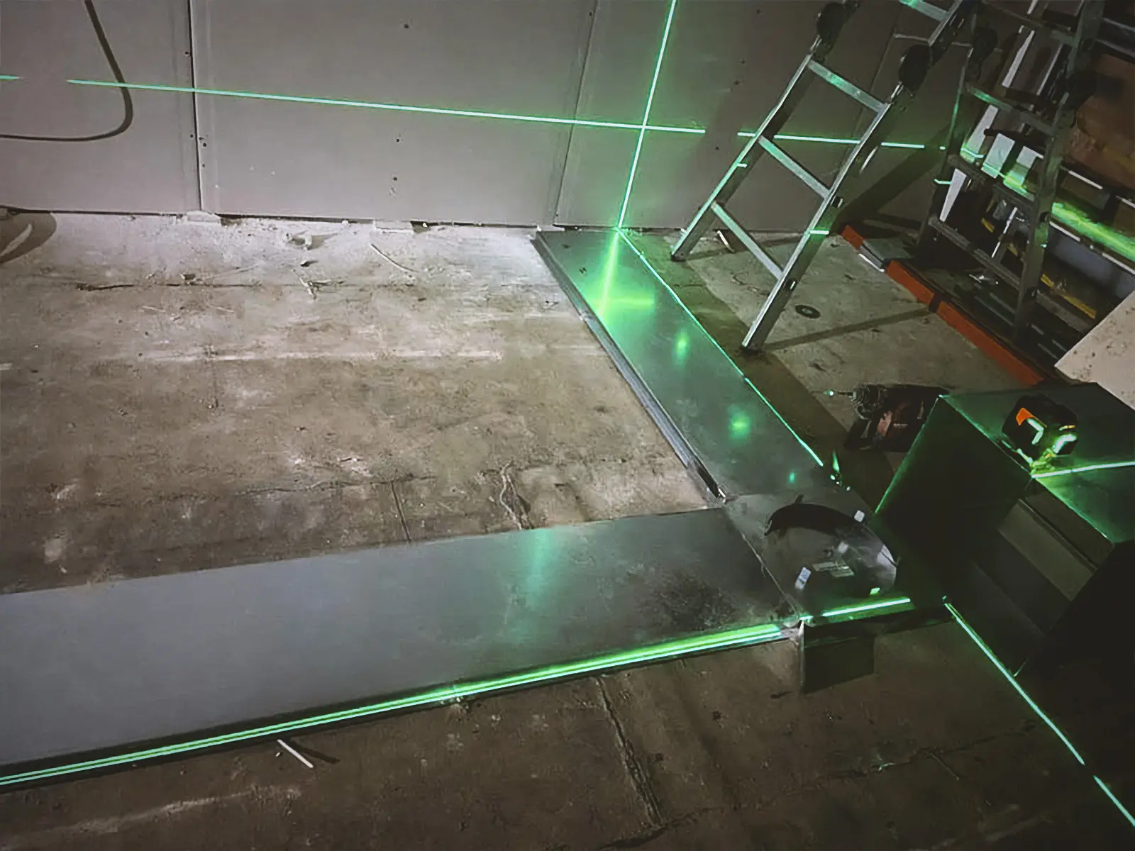 Kabeltrassenbau in einem Büro in Köln